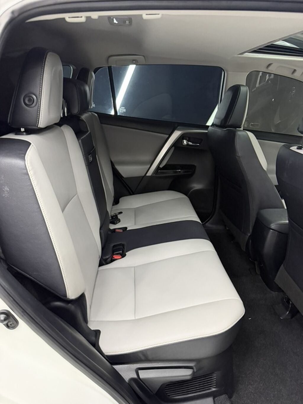 Toyota RAV4: 2018 г., Автомат, Гибрид, Кроссовер: фото 6
