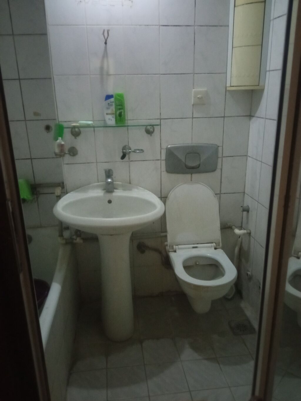 Bakı, 4 otaqlı, Köhnə tikili, m. Elmlər Akademiyası, 100 kv. m