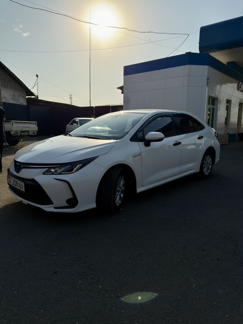 Toyota Corolla: 2022 г., 1.8 л, Вариатор, Гибрид, Седан: фото 2