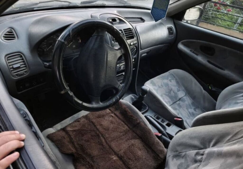 Mitsubishi Carisma: 1995 г., 1.6 л, Механика, Бензин, Седан: фото 4