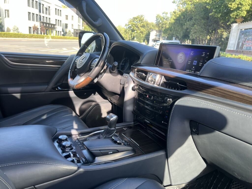 Lexus LX: 2021 г., 5.7 л, Автомат, Бензин, Внедорожник: фото 2