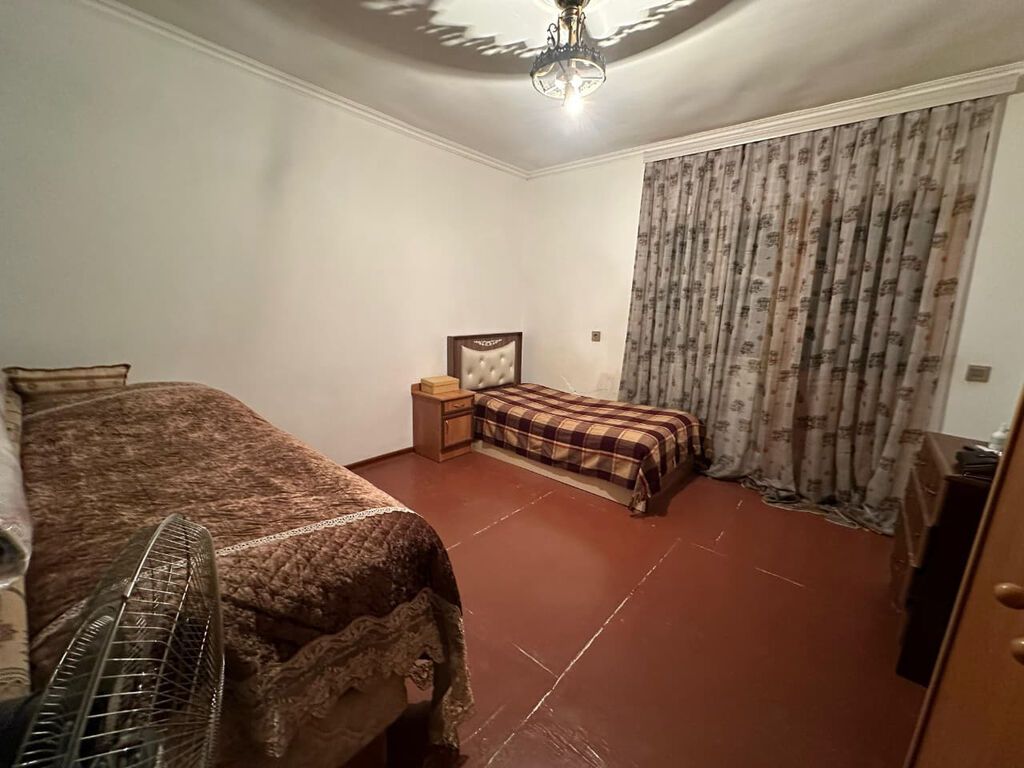 20-ci sahə 5 otaqlı, 178 kv. m, Kredit yoxdur, Təmirsiz