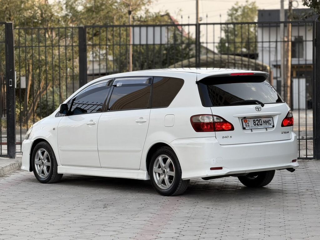 Toyota Ipsum: 2004 г., 2.4 л, Автомат, Бензин, Минивэн: фото 5