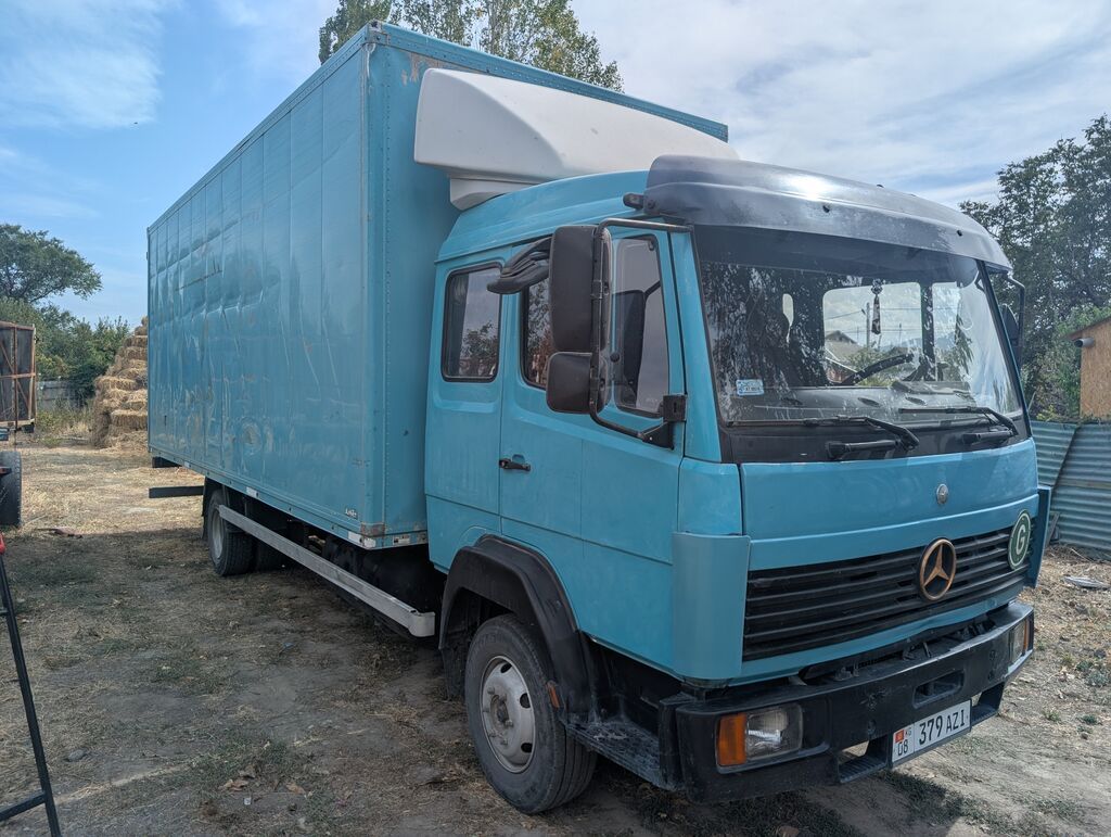 Грузовой фургон Mercedes-Benz бутка 6.5метр ширина 2.5 высата2.5м: фото 1