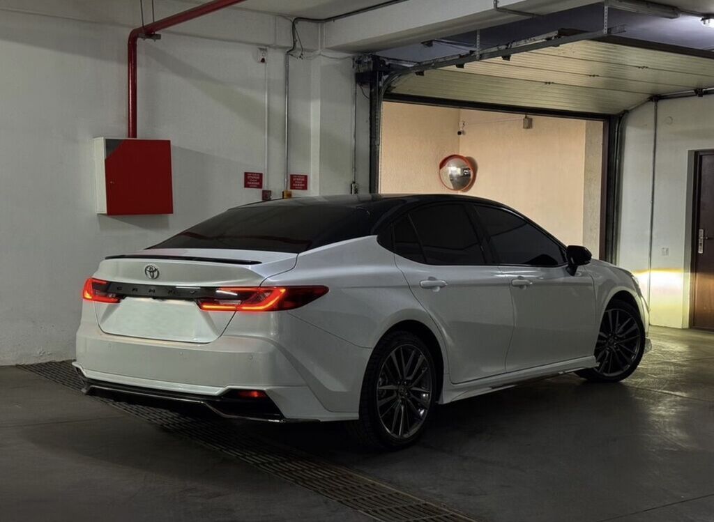 Toyota Camry: 2024 г., 2 л, Автомат, Гибрид, Седан: фото 3