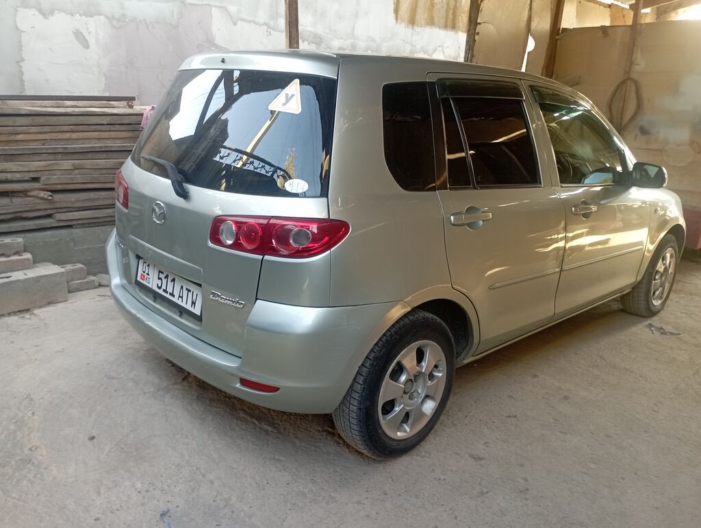 Mazda Demio: 2004 г., 1.3 л, Автомат, Бензин, Хэтчбэк: фото 1