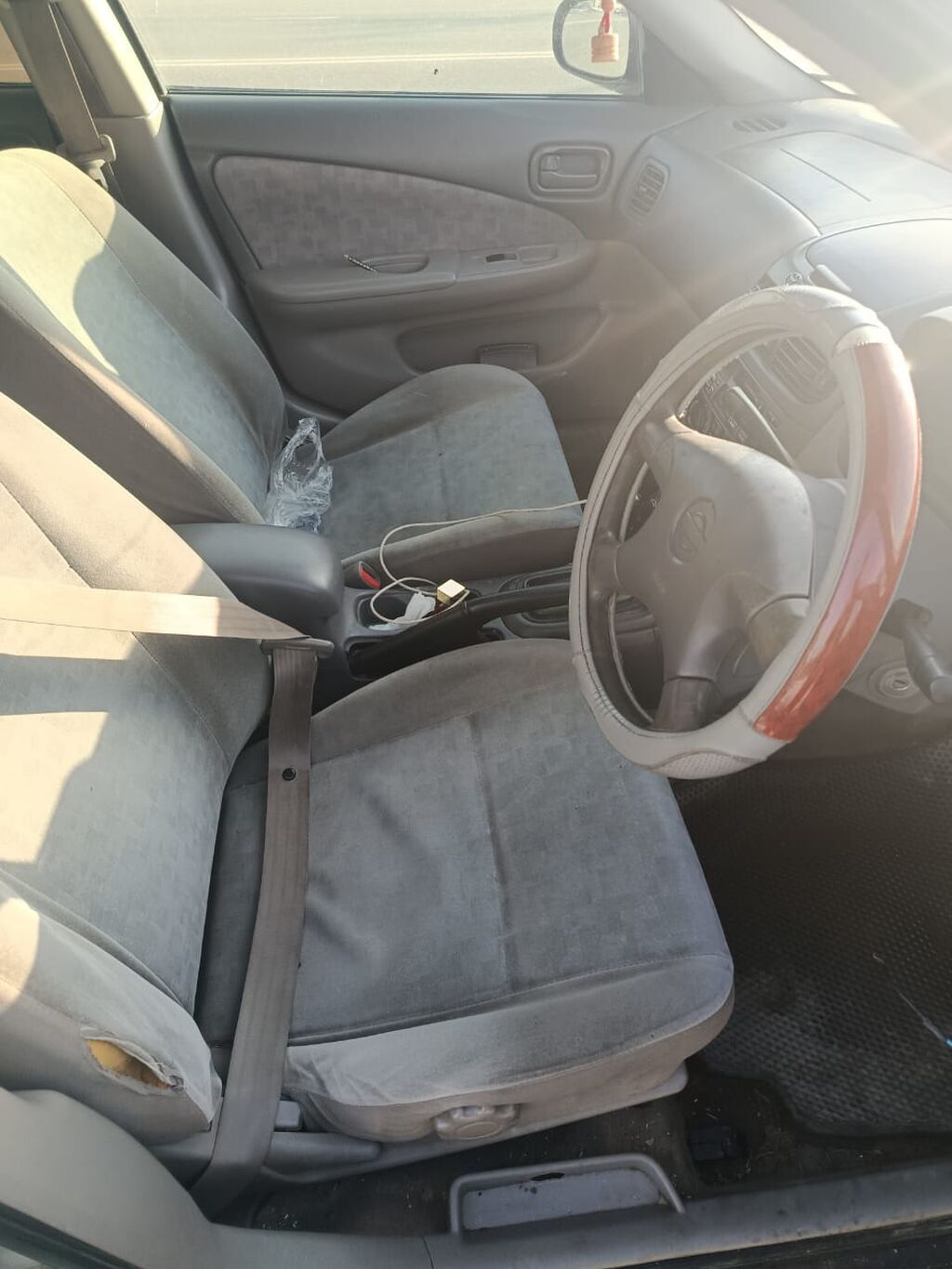 Nissan Sunny: 2000 г., 1.5 л, Автомат, Газ, Седан — фото 5