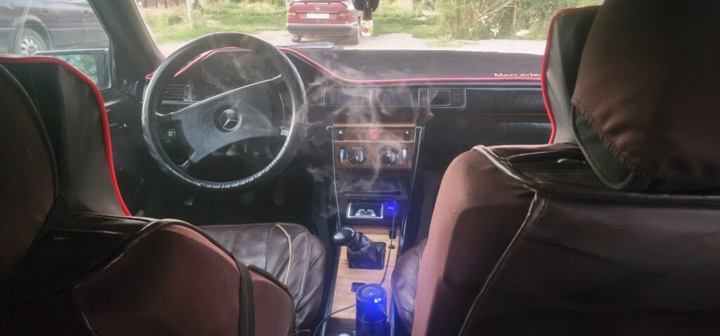 Mercedes-Benz W124: 1990 г., 2 л, Механика, Бензин, Седан: фото 8