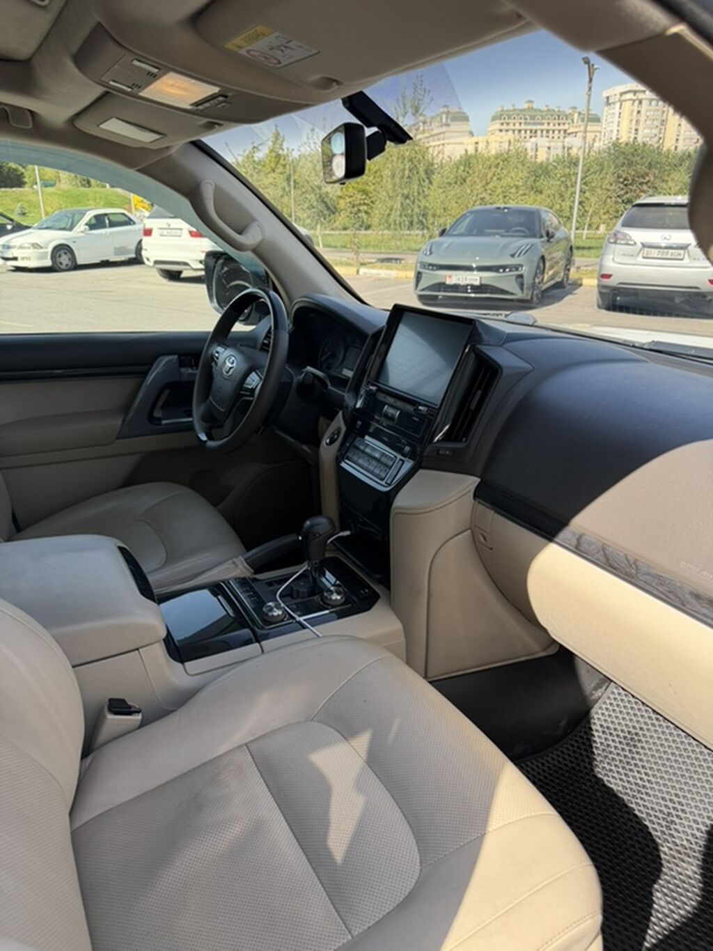 Toyota Land Cruiser: 2018 г., 4.6 л, Автомат, Бензин, Внедорожник: фото 7