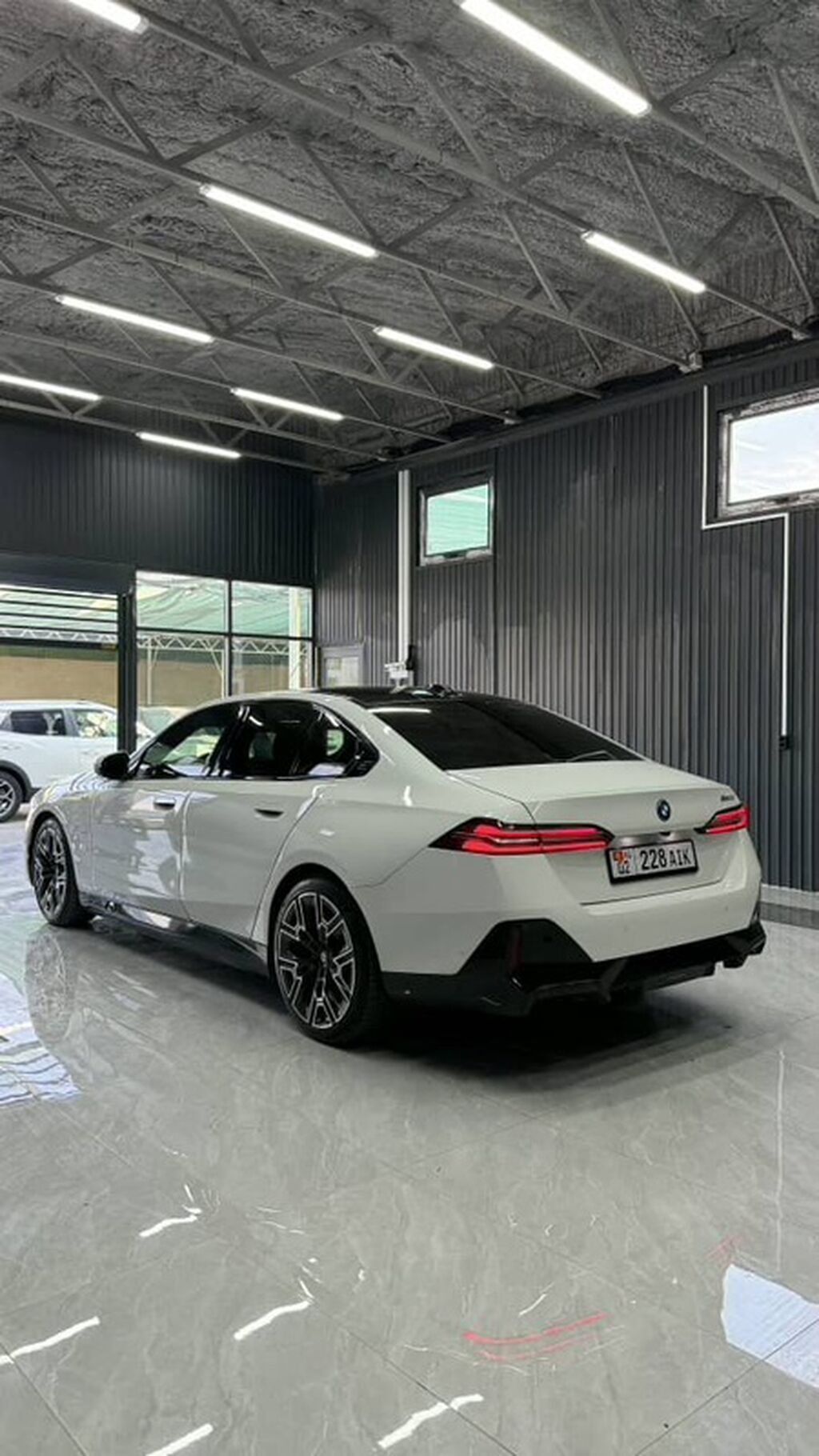 BMW 5 series: 2024 г., 2 л, Электромобиль, Седан: фото 3