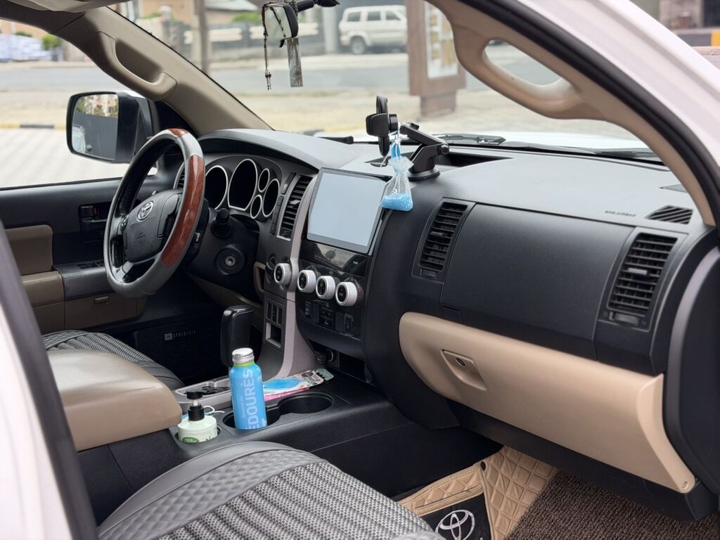 Toyota Sequoia: 2012 г., 5.7 л, Газ, Внедорожник: фото 7