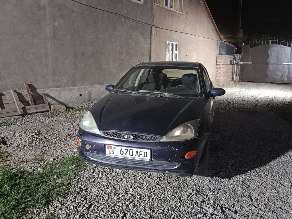 Ford Focus: 2001 г., Механика, Бензин, Хэтчбэк: фото 3