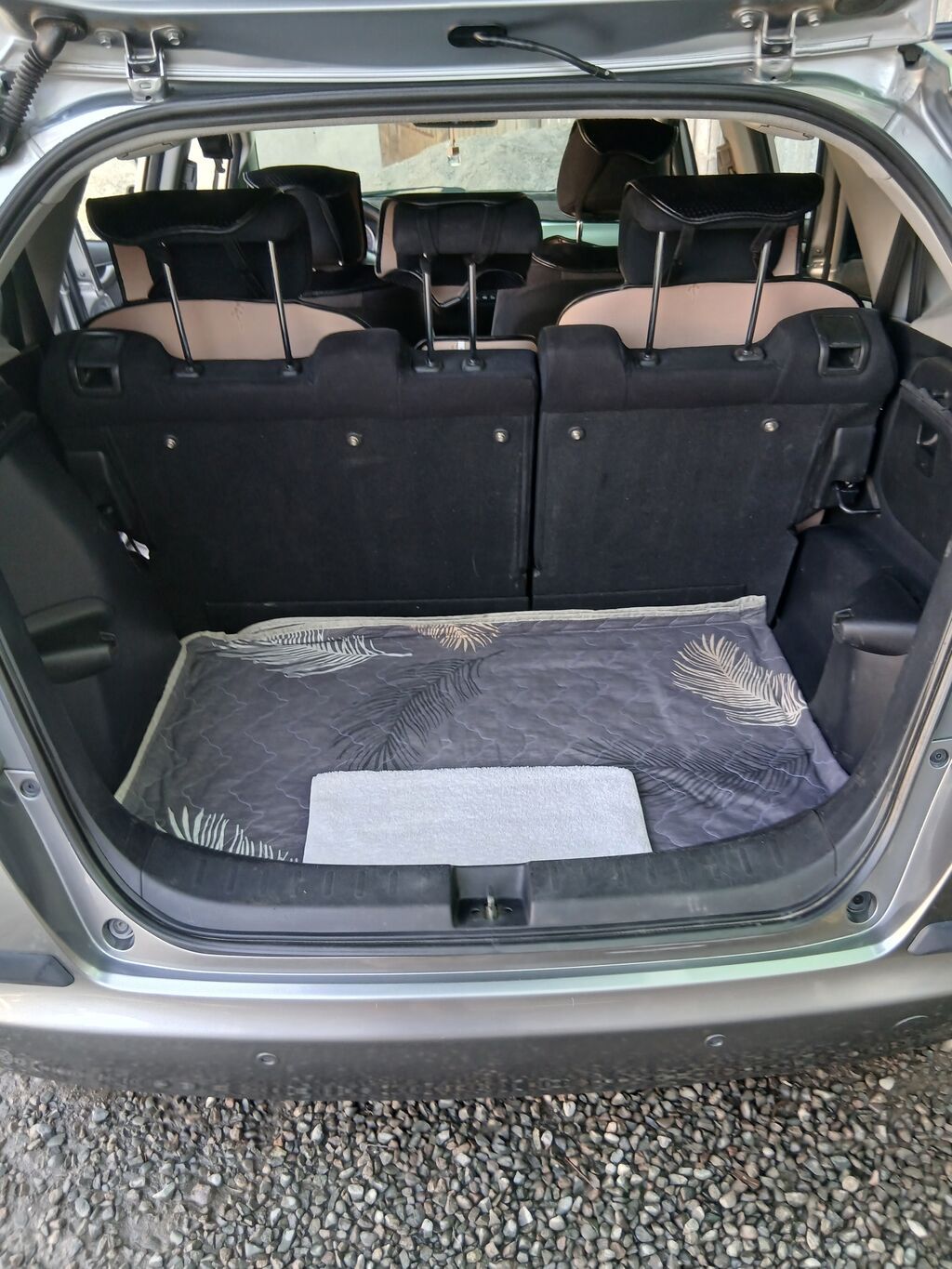 Honda Fit: 2010 г., 1.4 л, Робот, Бензин, Хэтчбэк: фото 6