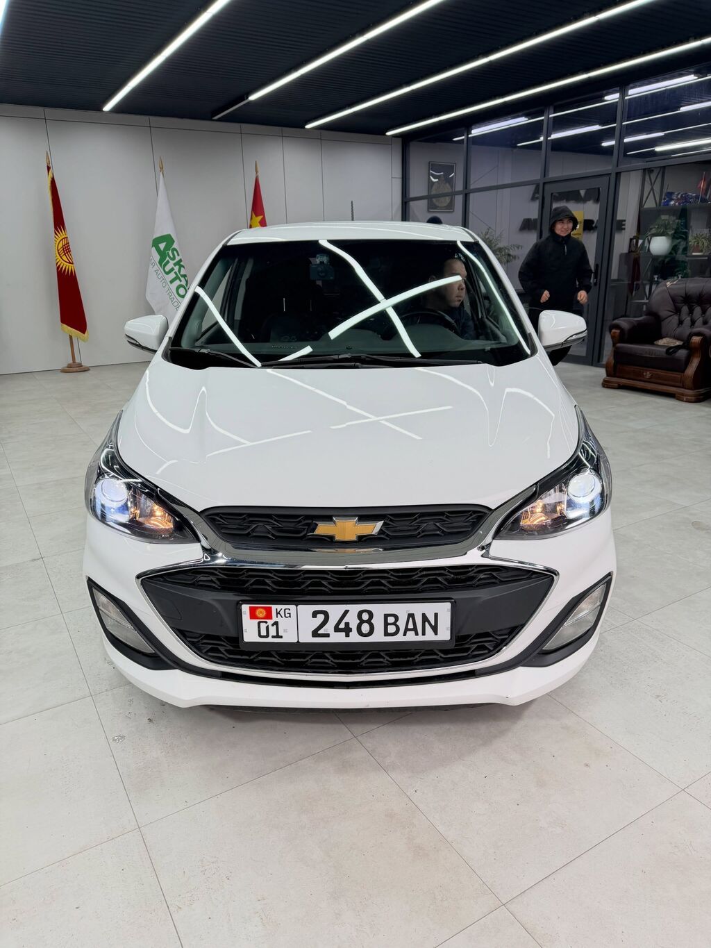 Chevrolet Spark: 2020 г., 1 л, Автомат, Бензин, Хэтчбэк: фото 2