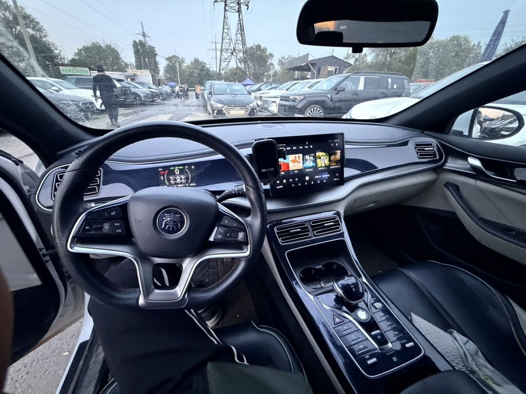 BYD Qin: 2022 г., Автомат, Гибрид, Седан: фото 3