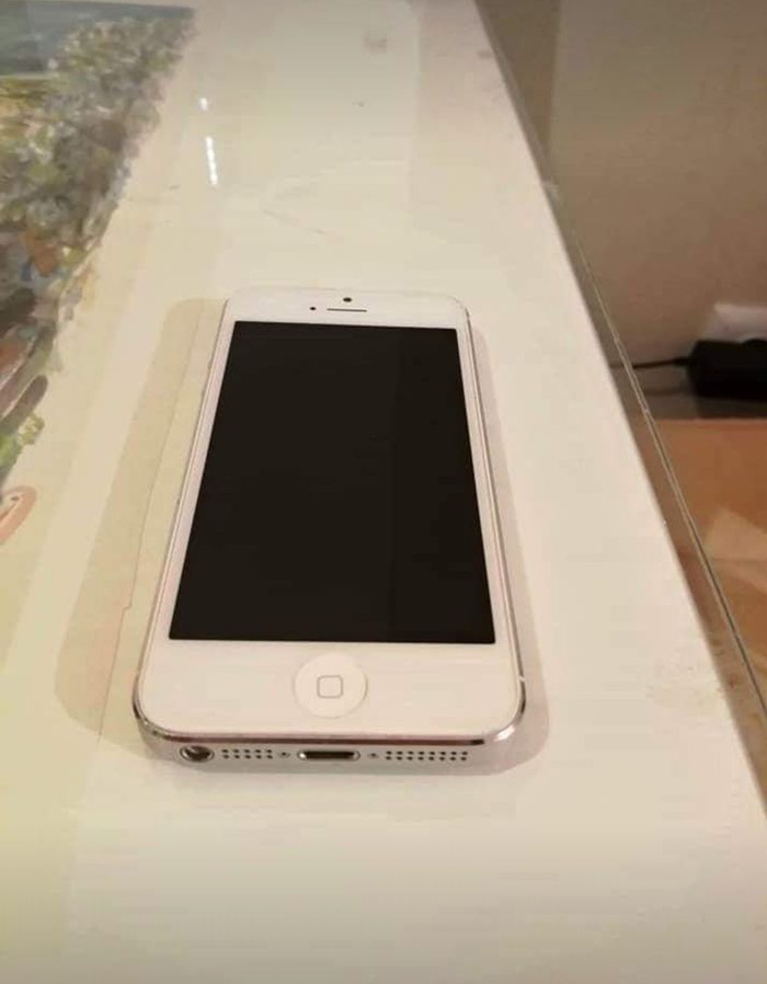 Apple Iphone: IPhone 5 Apple Σε άριστη κατάσταση. Περιέχει φορτιστή σε lalafo.gr IPhone 5 Apple Σε άριστη κατάσταση. Περιέχει φορτιστή σε Νέα Σμύρνη