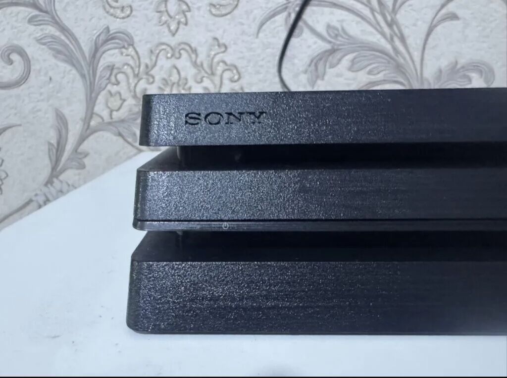 PlayStation 4 Pro (PS4 Pro), черный С двумя джойстиками: фото 2