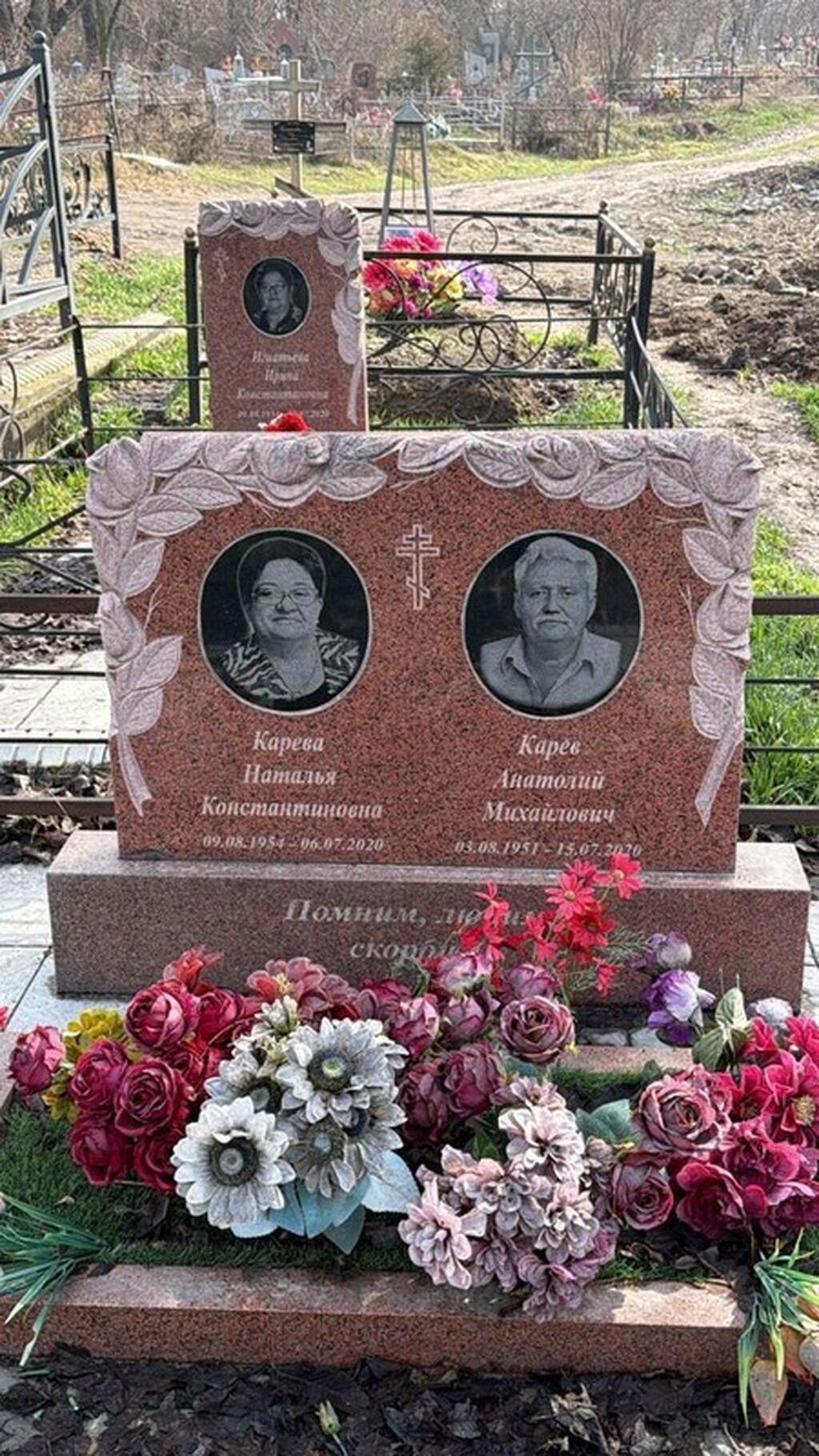 Памятники и комплексы из красного гранита. - Материал: натуральный: фото 4
