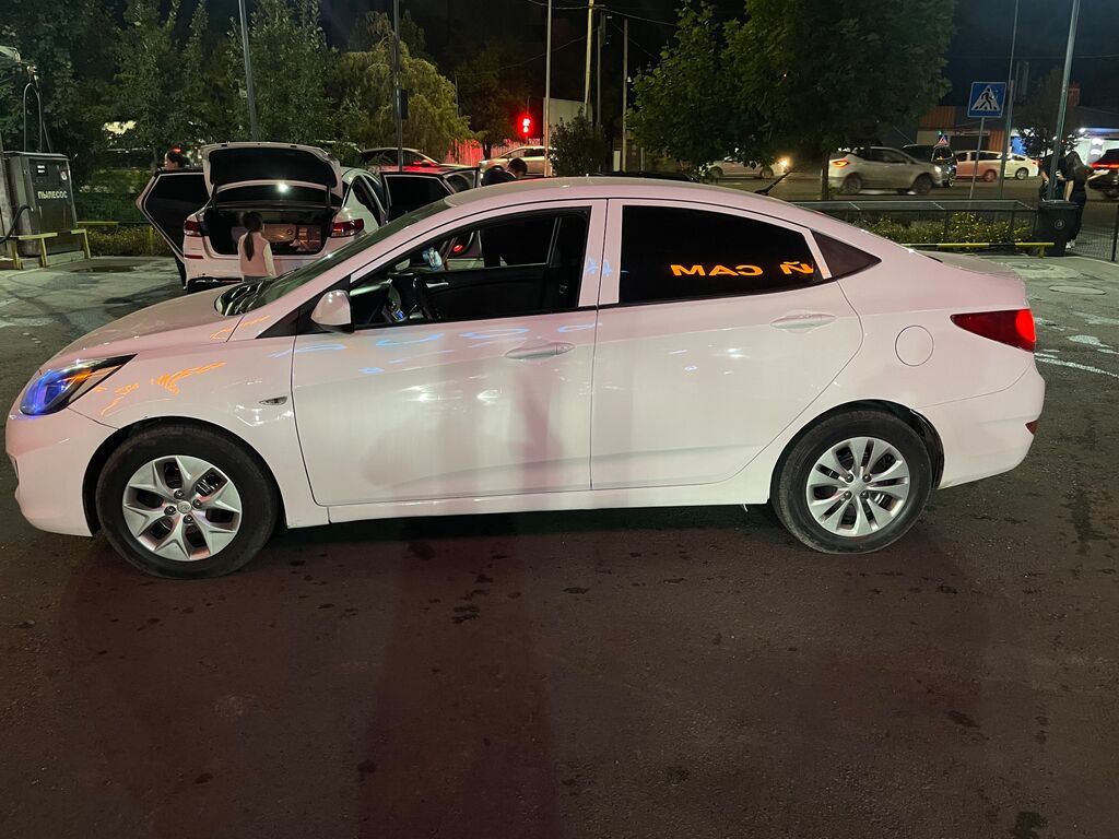 Hyundai Solaris 2013, 1.6 л, автомат, бензин: фото 4