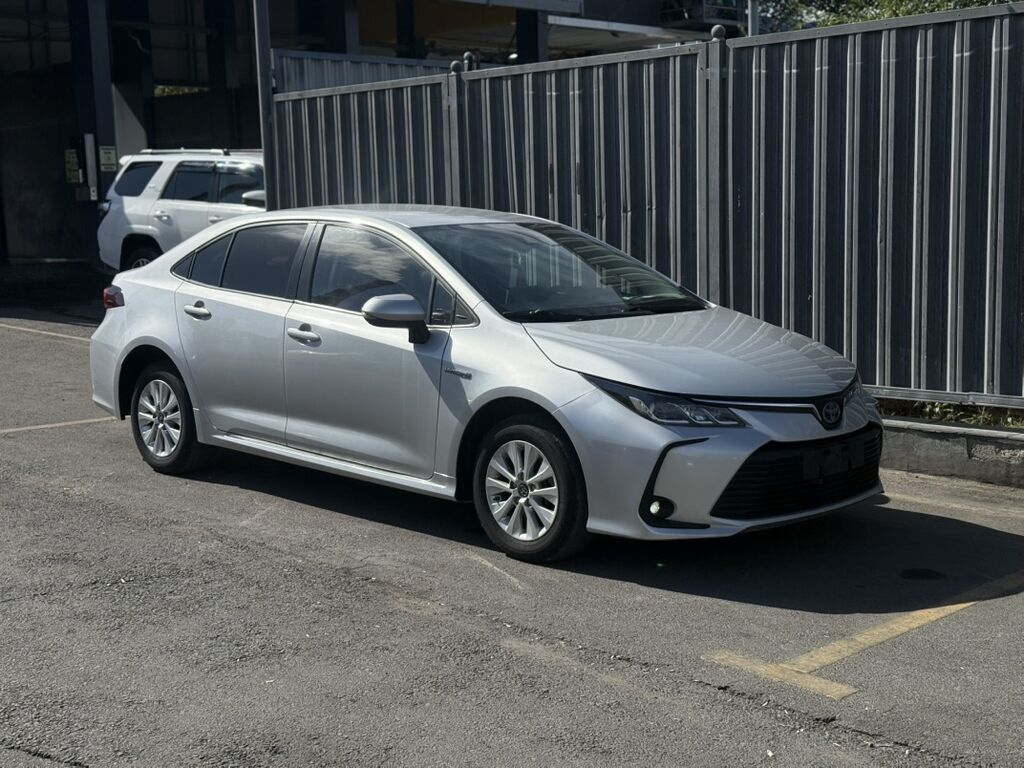 Toyota Corolla: 2021 г., 1.8 л, Гибрид, Седан: фото 1