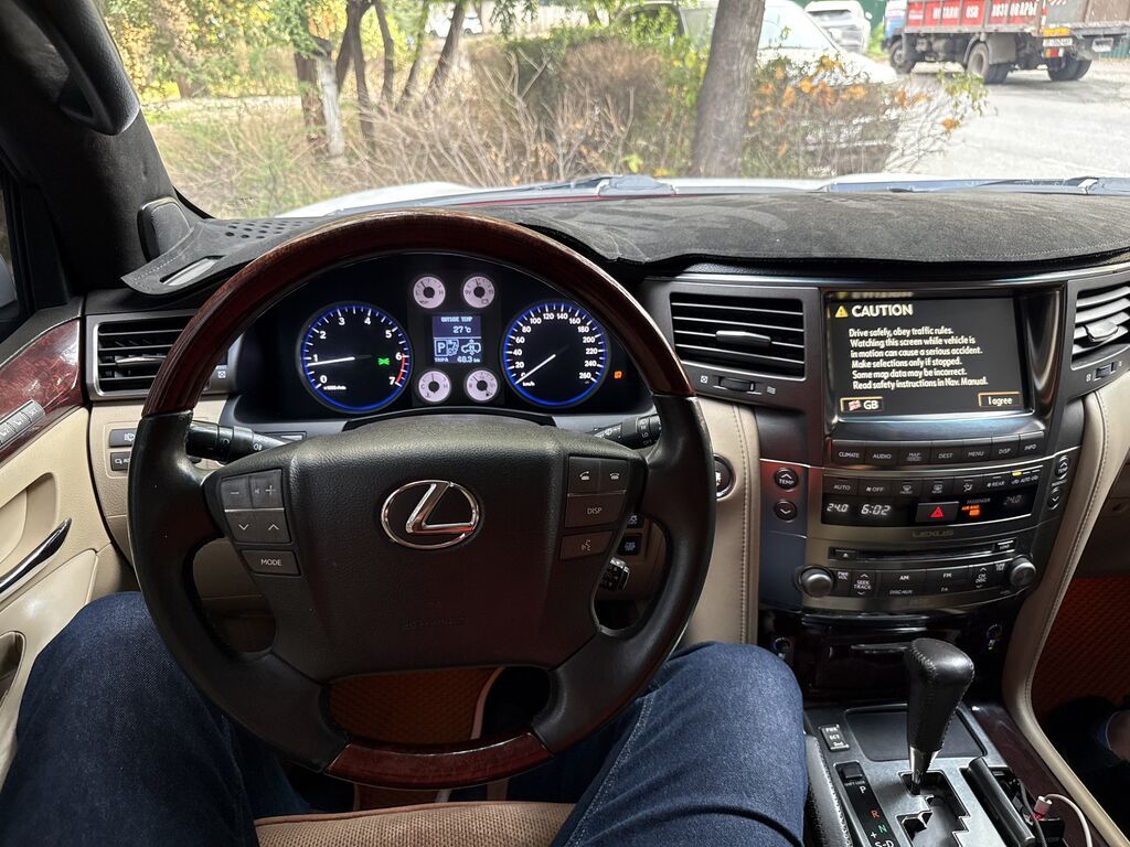Lexus LX: 2009 г., 5.7 л, Автомат, Газ, Внедорожник: фото 8