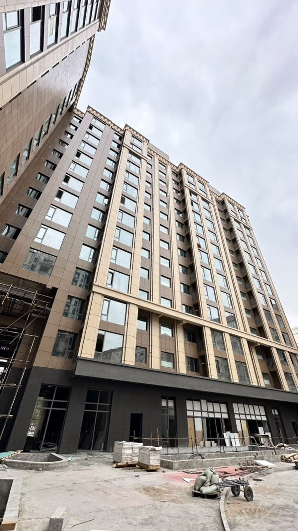 2 комнаты, 61 м², Улан мкр 4 этаж, ПСО (под самоотделку): фото 1
