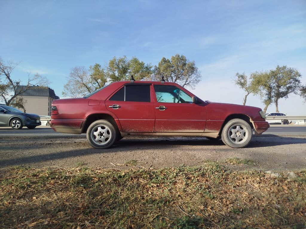 Mercedes-Benz W124: 1996 г., Седан: фото 6