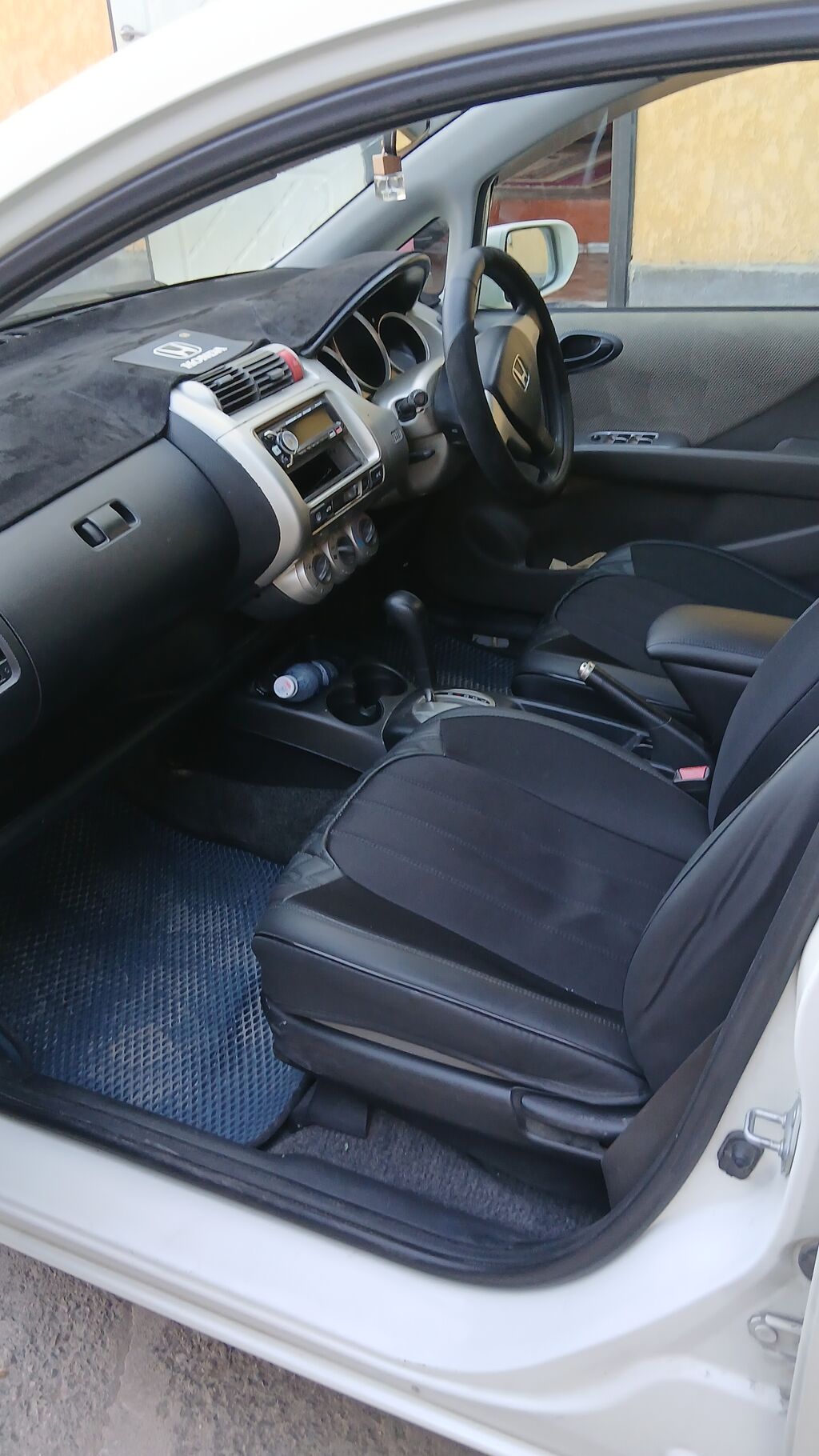 Honda Fit: 2004 г., 1.3 л, Автомат, Бензин, Хэтчбэк: фото 5