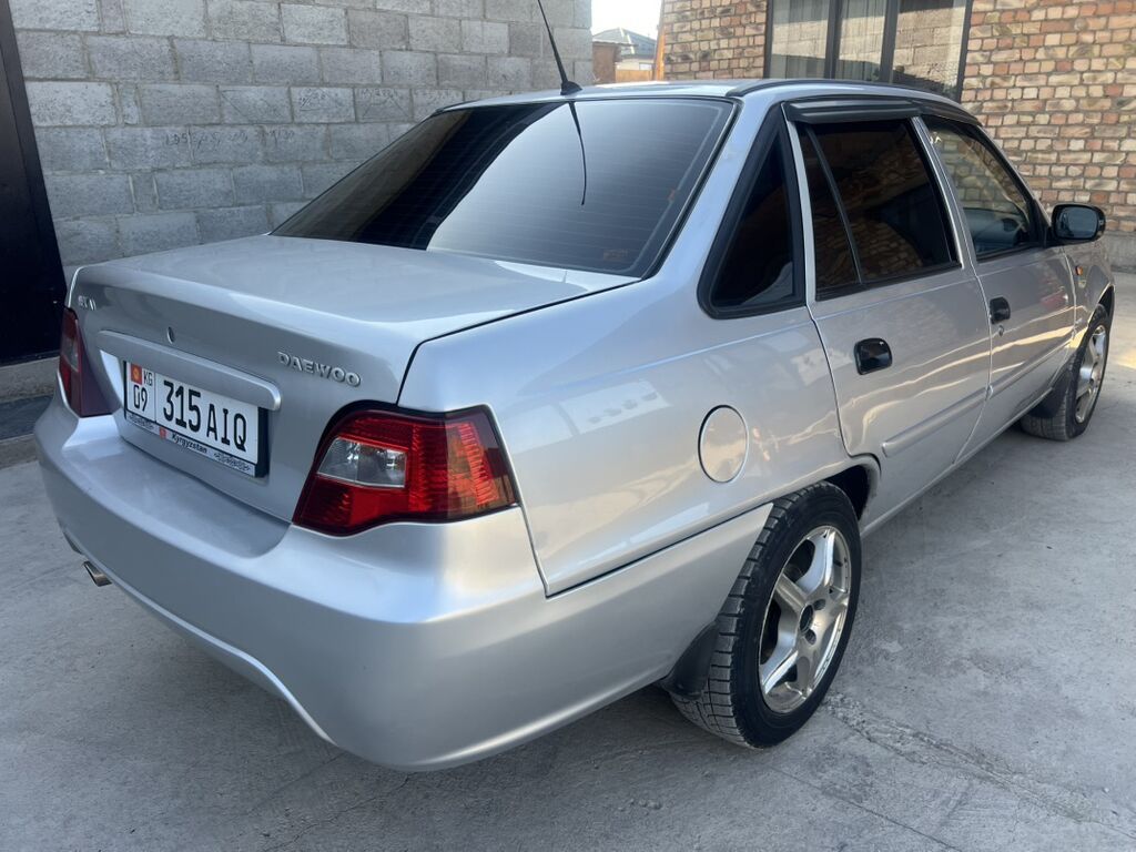 Daewoo Nexia: 2011 г., 1.5 л, Механика, Бензин, Седан: фото 2