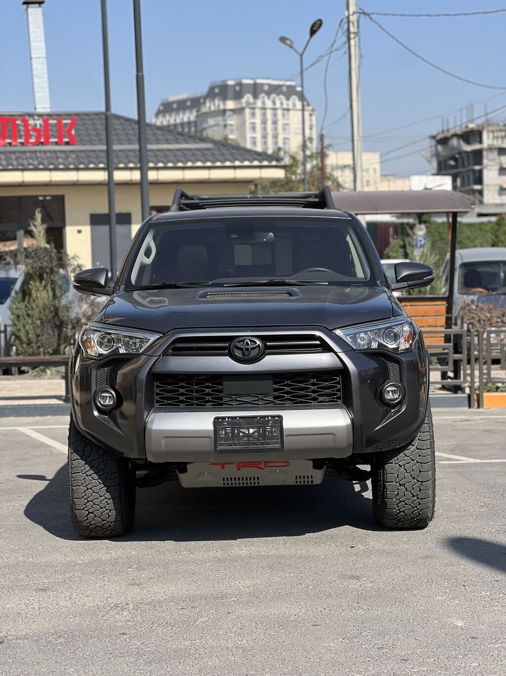 Toyota 4Runner: 2021 г., 4 л, Автомат, Бензин, Внедорожник: фото 3
