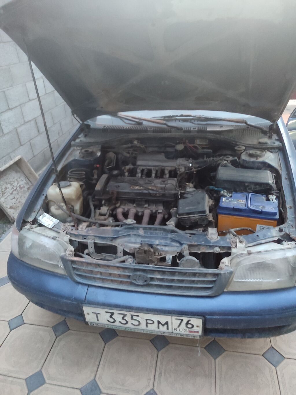Toyota Carina E: 1992 г., Механика, Бензин, Седан: фото 3