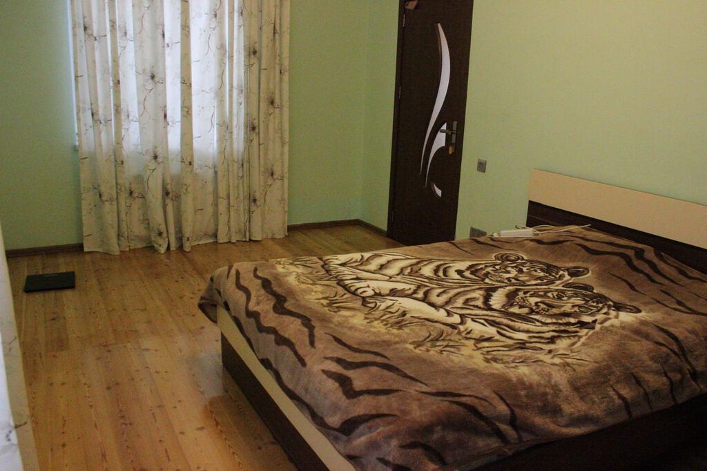 Novxanı 7 otaqlı, 309 kv. m, Yeni təmirli