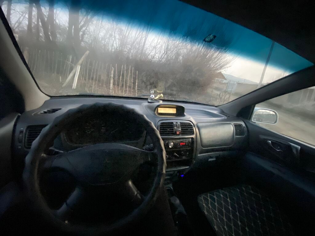 Mitsubishi Space Star: 2001 г., 1.3 л, Механика, Бензин, Седан: фото 4