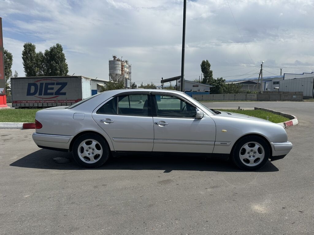 Mercedes-Benz E-Class 1999 г., седан: фото 3
