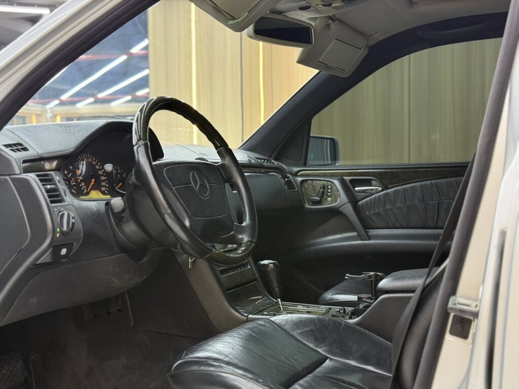 Mercedes-Benz E-Class: 1998 г., 4.3 л, Автомат, Бензин, Седан: фото 6