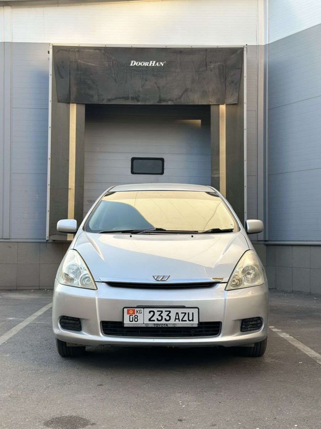 Toyota WISH: 2003 г., 1.8 л, Автомат, Бензин, Минивэн: фото 1