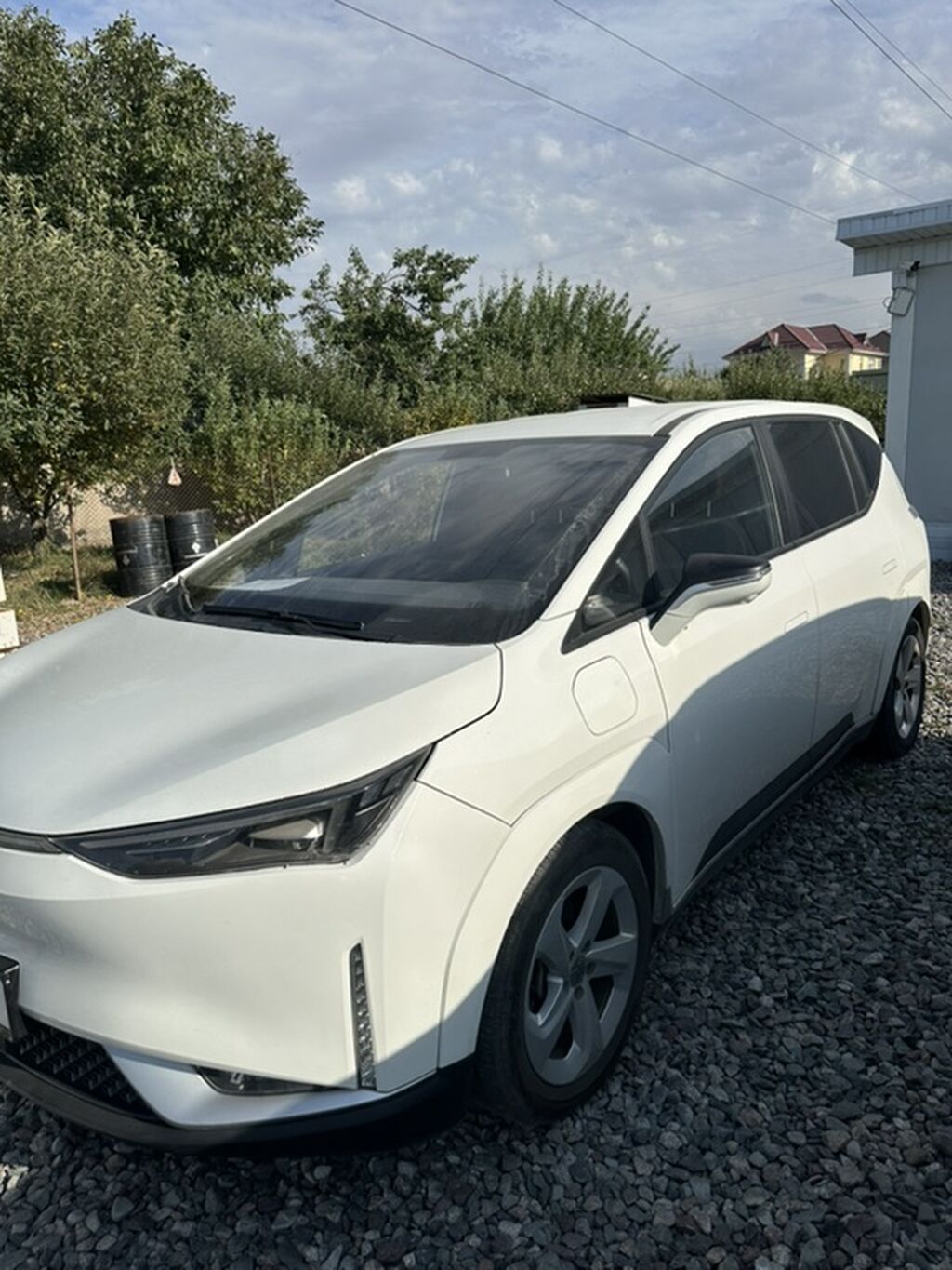 HYCAN Z03 — компактный электрический кроссовер Основные особенности: фото 2