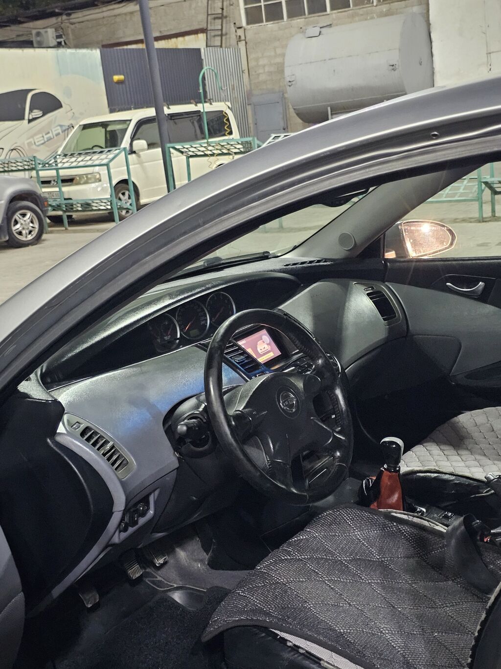 Nissan Primera: 2004 г., 2 л, Механика, Газ, Хэтчбэк: фото 2