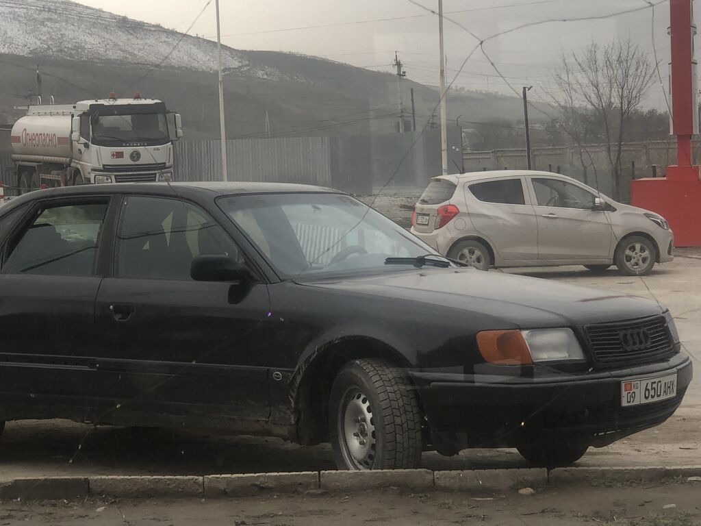 Audi S4: 1991 г., 2.3 л, Механика, Бензин, Седан: фото 3