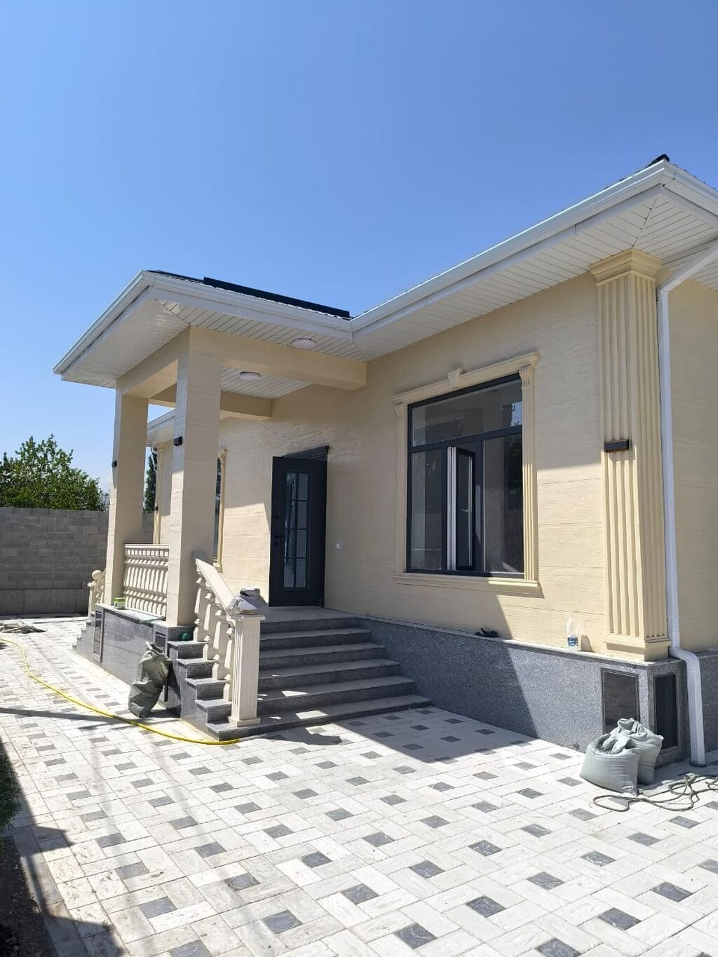Продается НОВЫЙ дом В Новопокровке Квадратура 140 м2 3 спальни, зал: фото 1