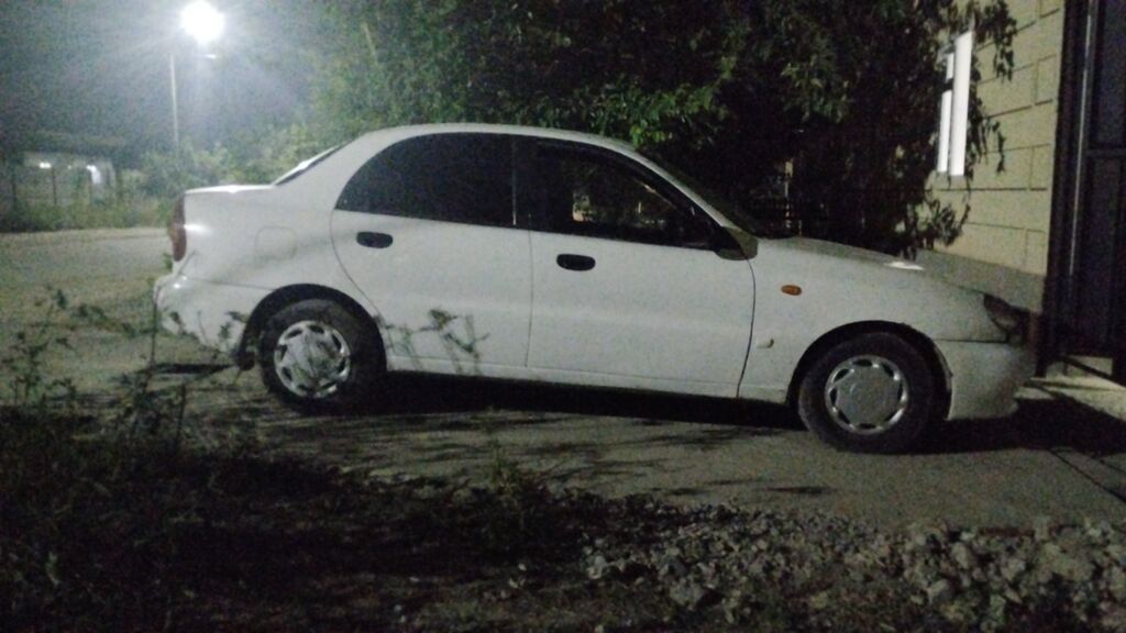 Daewoo Lanos: 2000 г., 1.5 л, Механика, Бензин, Седан: фото 3