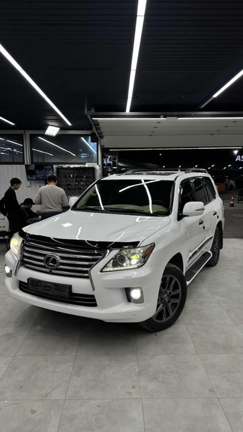 Lexus LX: 2014 г., 5.7 л, Автомат, Газ, Внедорожник: фото 1