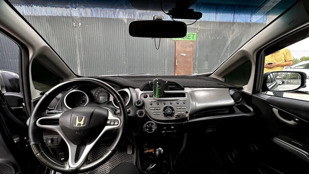 Honda Fit: 2011 г., 1.5 л, Автомат, Бензин, Хэтчбэк: фото 6