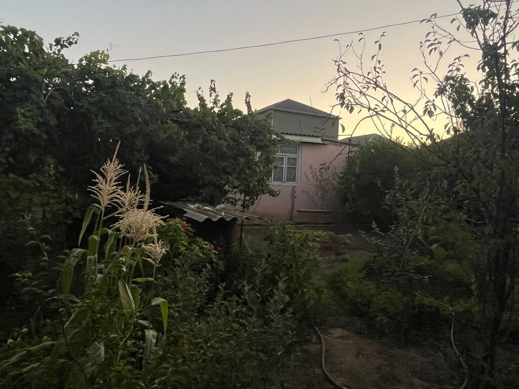 Satılır: həyəti olan fərdi yaşayış evi - Torpaq sahəsi: həyətyanı bağ