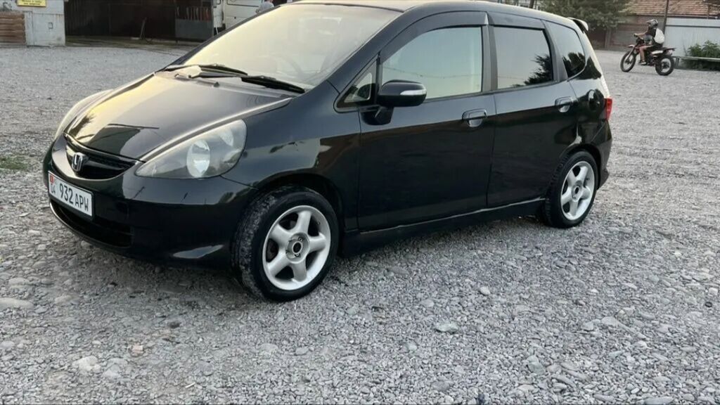 Honda Fit: 2005 г., 1.3 л, Вариатор, Бензин, Хэтчбэк: фото 2