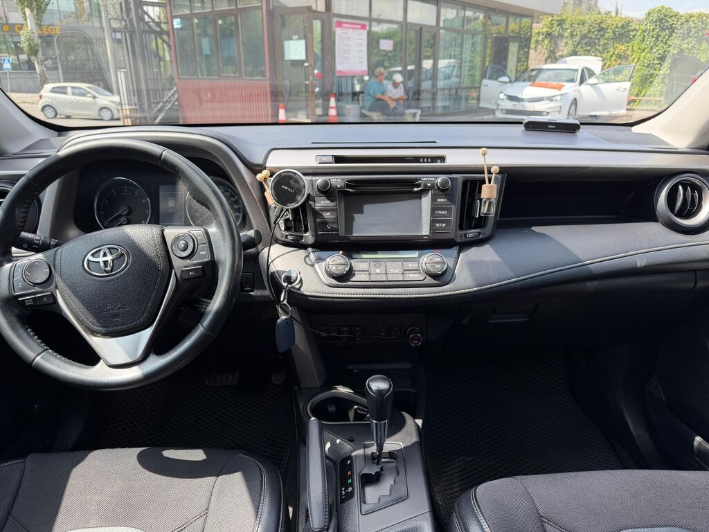 Toyota RAV4: 2017 г., 2.5 л, Автомат, Бензин, Кроссовер: фото 5