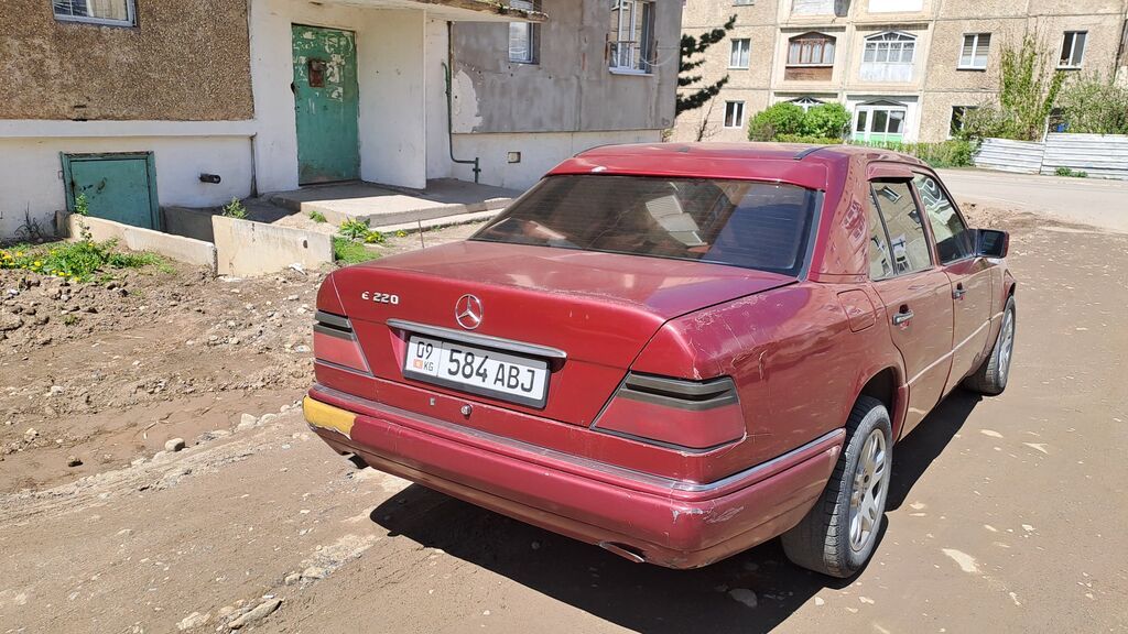 Mercedes-Benz W124: 1994 г., 2 л, Механика, Бензин, Седан: фото 8