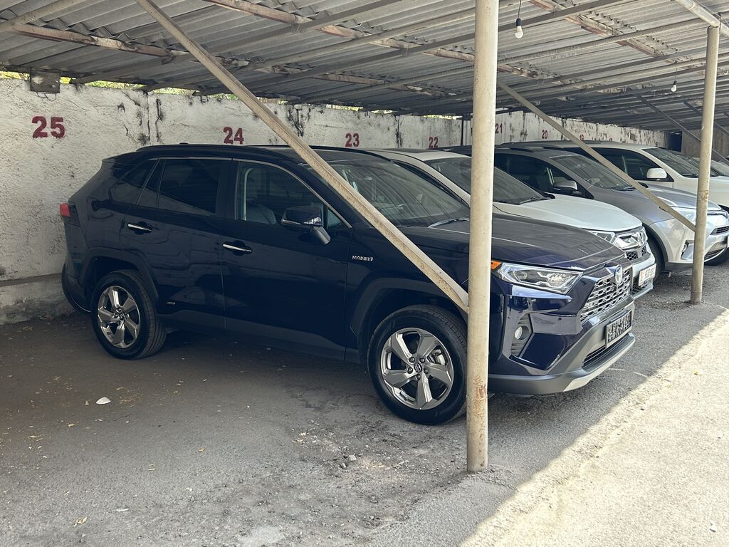 Toyota RAV4: 2019 г., 2.5 л, Вариатор, Гибрид, Кроссовер: фото 8