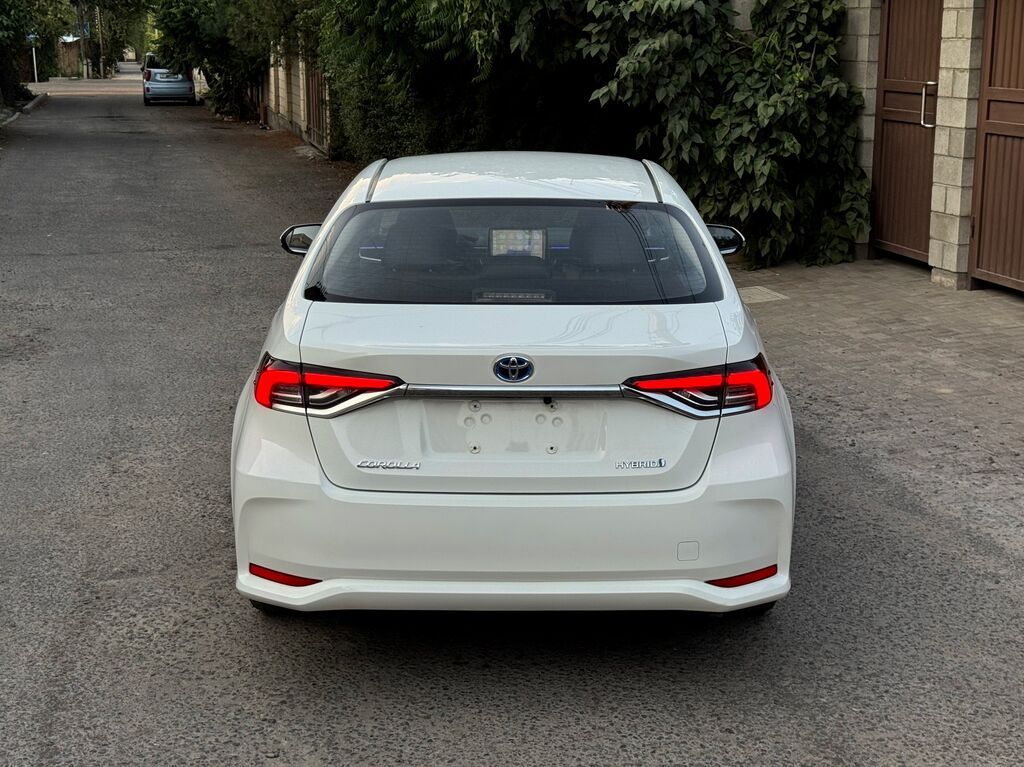 Toyota Corolla: 2021 г., 1.8 л, Вариатор, Гибрид, Седан: фото 6