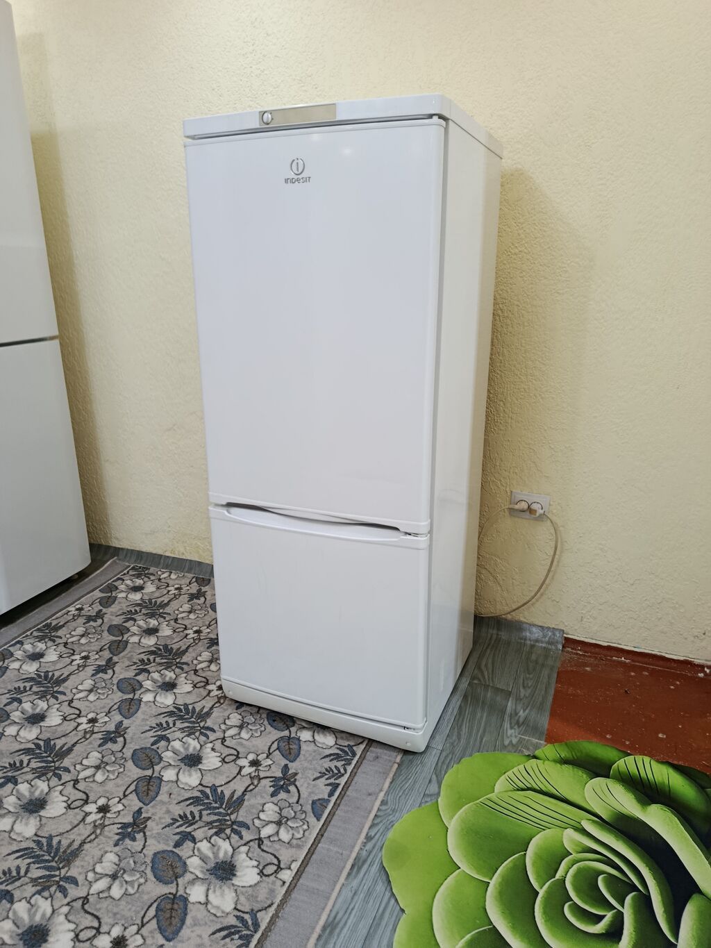 Холодильник Indesit, Б/у, Двухкамерный, De frost (капельный), 60 * 155 * 60: фото 3